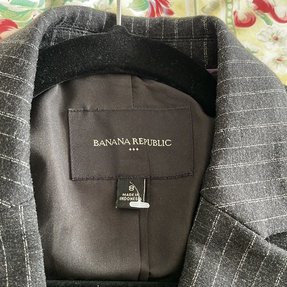 Banana Republic gray pinstriped blazer - Picture 5 of 10